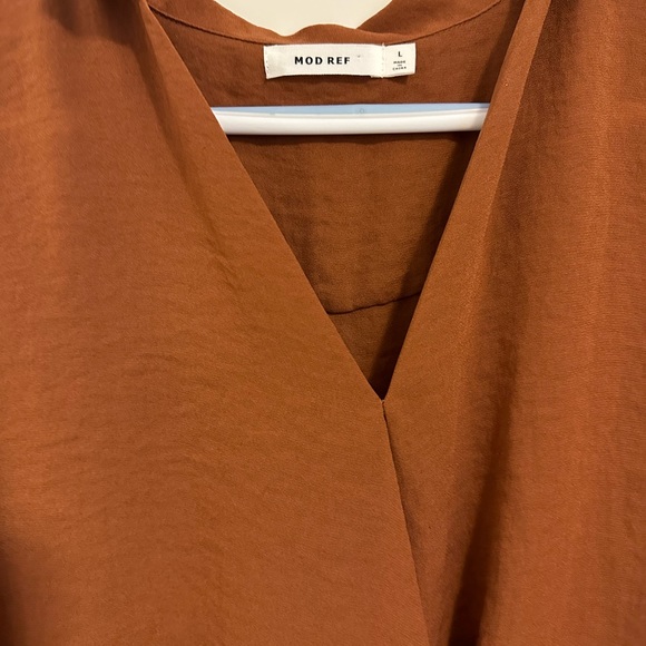 Great top for fall 🍂! Size L - Picture 2 of 4